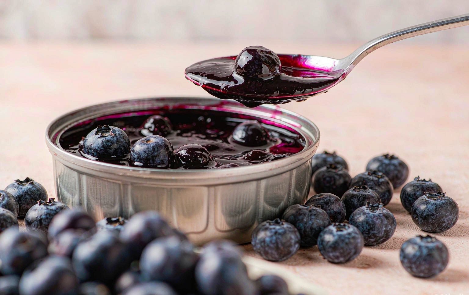 Blueberry fruit filling with whole berries