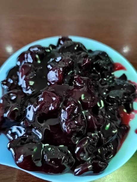 碗装黑樱桃派馅,深紫整果